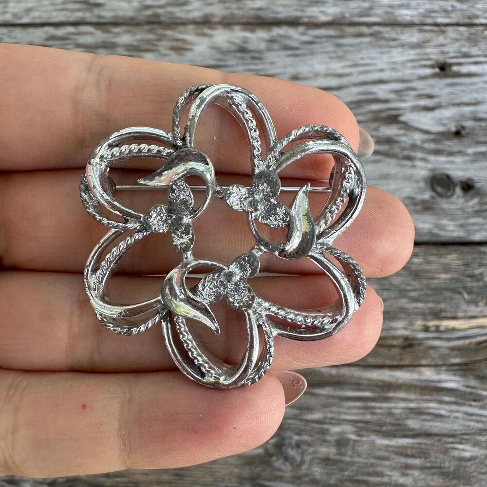 Vintage Jewelry Sarah Coventry Silver Tone Flower Brooch Floral Pin